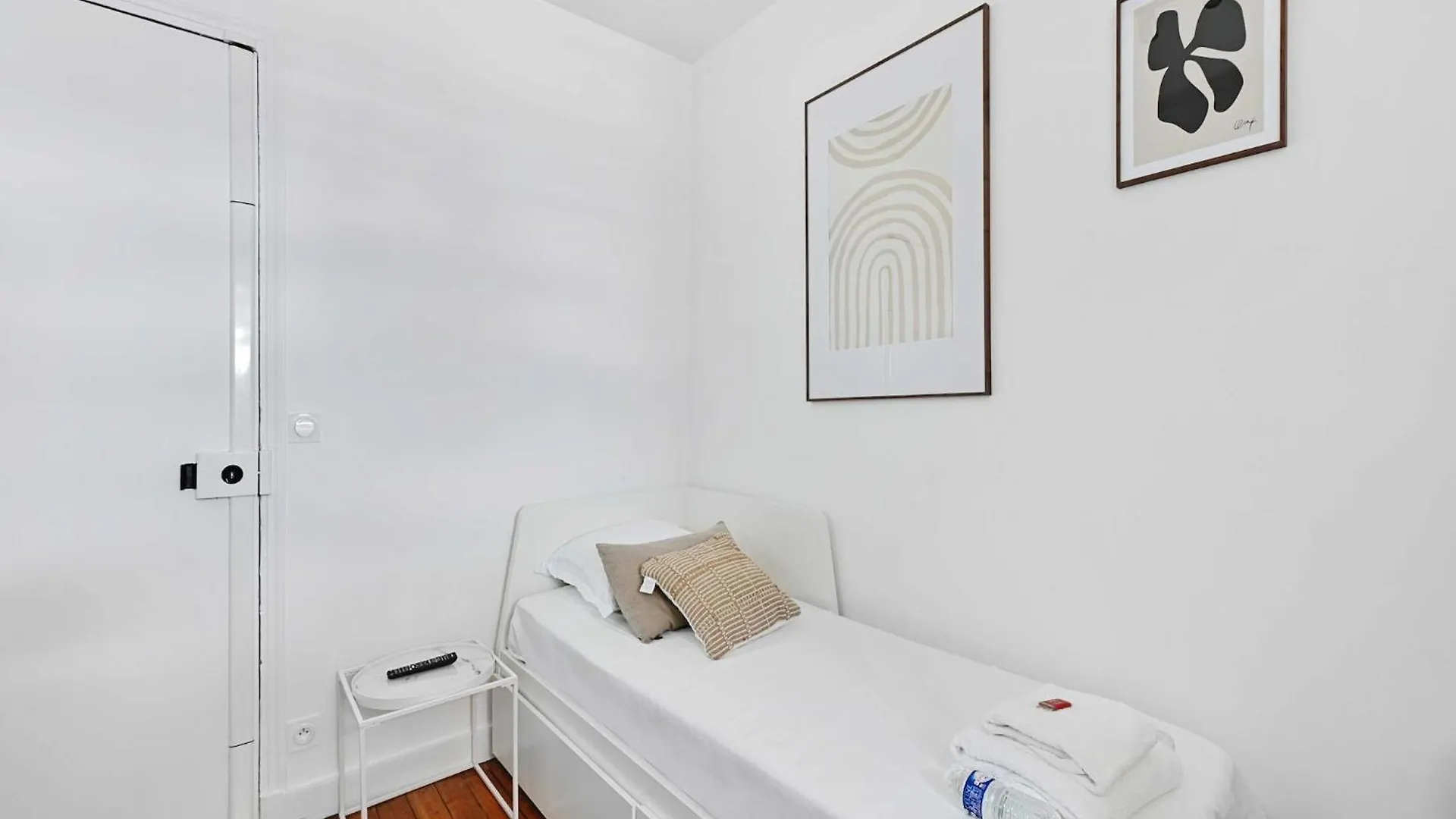 Studette View Of The Eiffel Tower Victor Hugo 2 -Bail Mobilite Apartment Paris